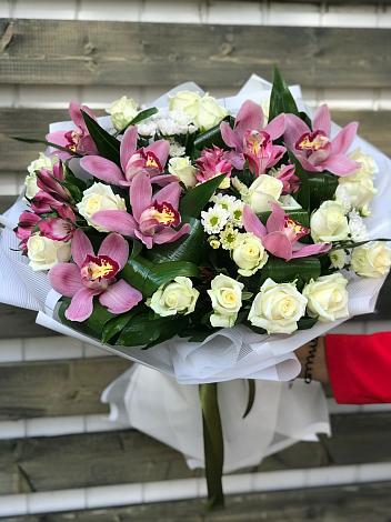 Букет цветов из: Розы и Хризантемы в Студенке