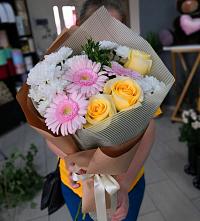Букет цветов из:  Герберы, Розы и Хризантемы в Студенке