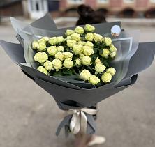 Букет Белые кустовые розы Солинеро в Студенке