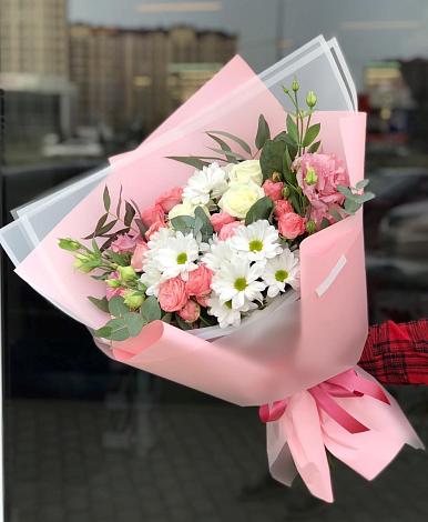 Букет цветов из: Розы, Лизиантусы и Хризантемы в Студенке